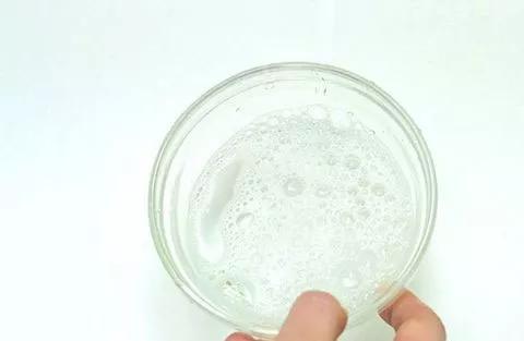 皮凉鞋发霉还能穿吗,凉鞋发霉怎么洗掉霉斑