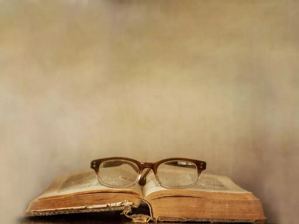 摇晃的流年，谁不是左手沧桑，右手痴狂？