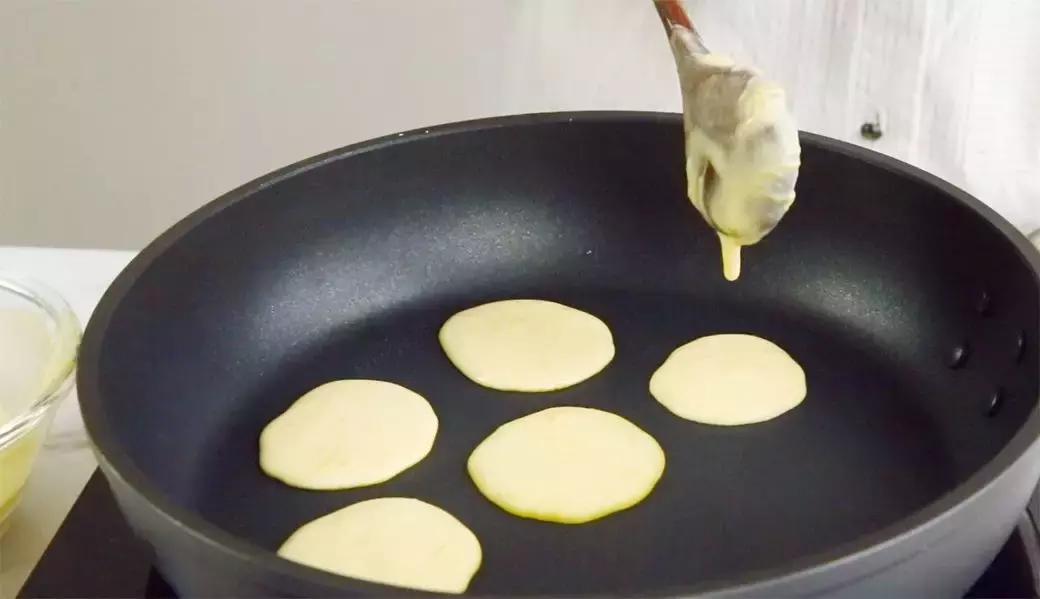 九个月宝宝吃的手抓饼,十个月宝宝辅食手抓饼