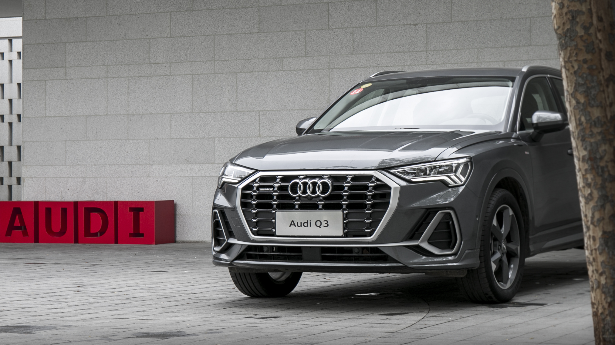 城市中的一抹魅影试驾奥迪q3轿跑,外表张扬内心温柔