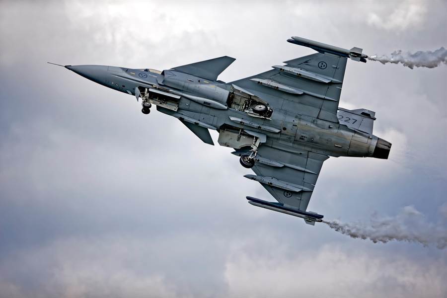 瑞典向乌克兰提供鹰狮战斗机,瑞典鹰狮战斗机和枭龙战斗机