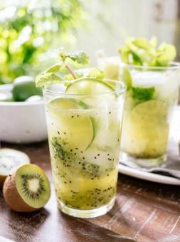 一招解决孩子不爱喝水的问题,孩子不爱喝水怎么办有哪些好办法