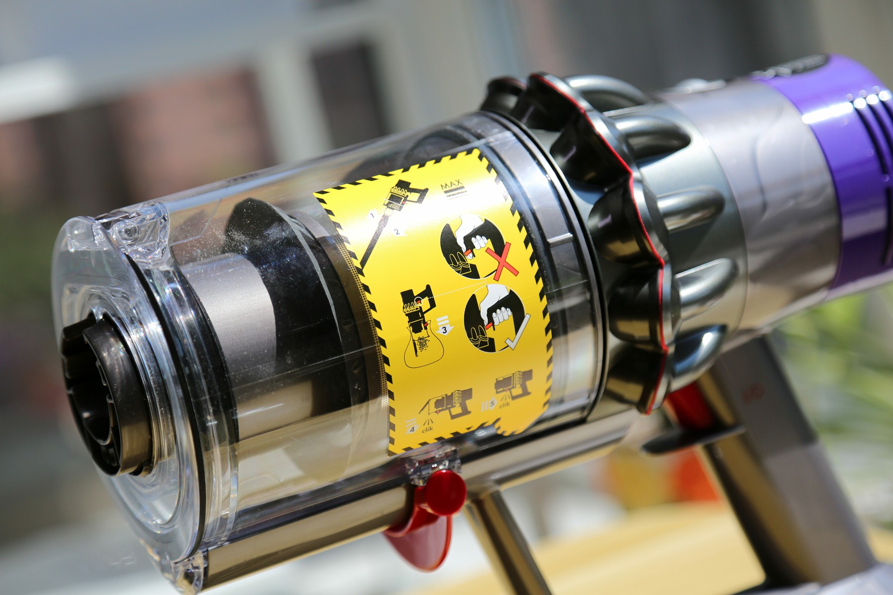 戴森v10吸尘器问题,戴森v10吸尘桶难以推开