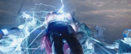 托尔使用雷神,托尔知道美队能拿起雷神之锤