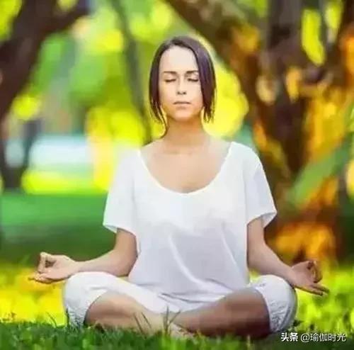 紧致腹部线条的瑜伽动作,平坦紧致小腹瑜伽