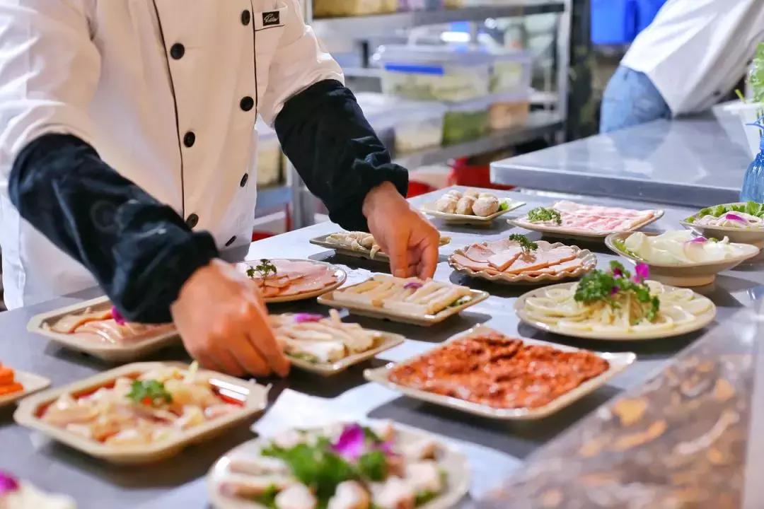 包锅底油碟的19.9自助火锅,一桌一个锅底39元自助油碟