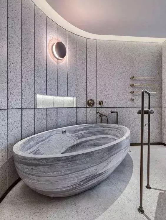 来，我请你洗澡，小编有个“价值10000000的石材浴缸”