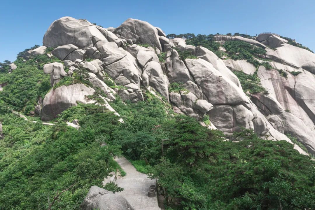 五岳中的南岳位于哪个省,九华山和天柱山哪座更值得游一游