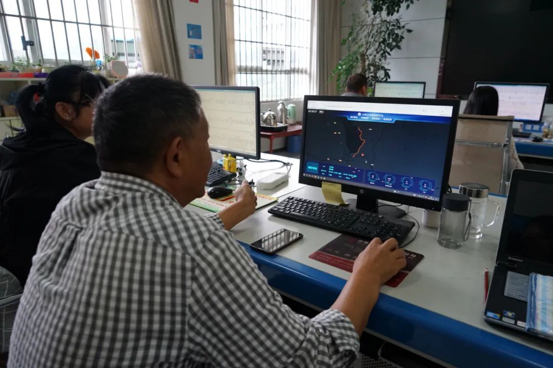 等车不如开车,等车不如自己开车方便