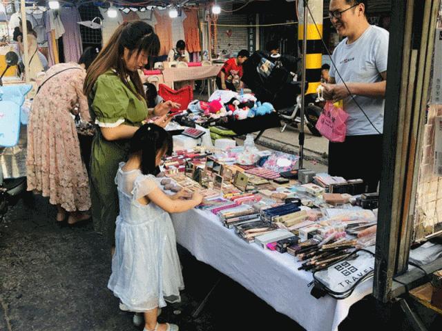 深圳宝安摆地摊贴膜,地摊贴膜5年生意太差