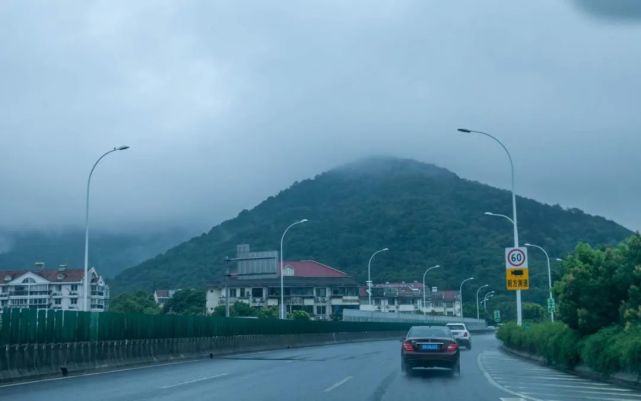又到了梅雨季,日产奇骏冬季用车技巧