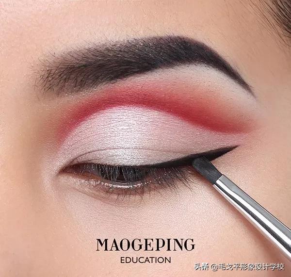 欧式眼妆怎么化妆好看,欧式深眼窝眼妆画法技巧