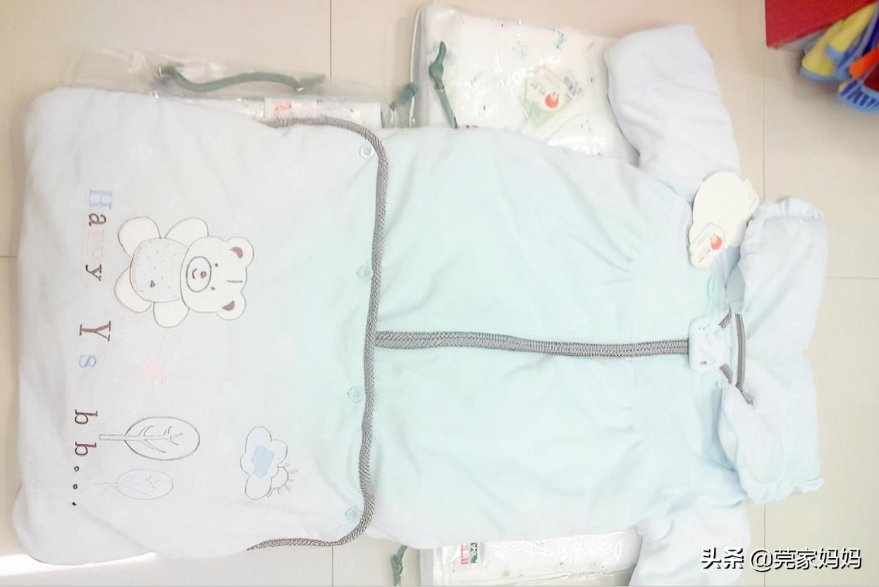 宝宝身体很凉却一直蹬被子,宝宝秋凉晚上睡觉蹬被子怎么办