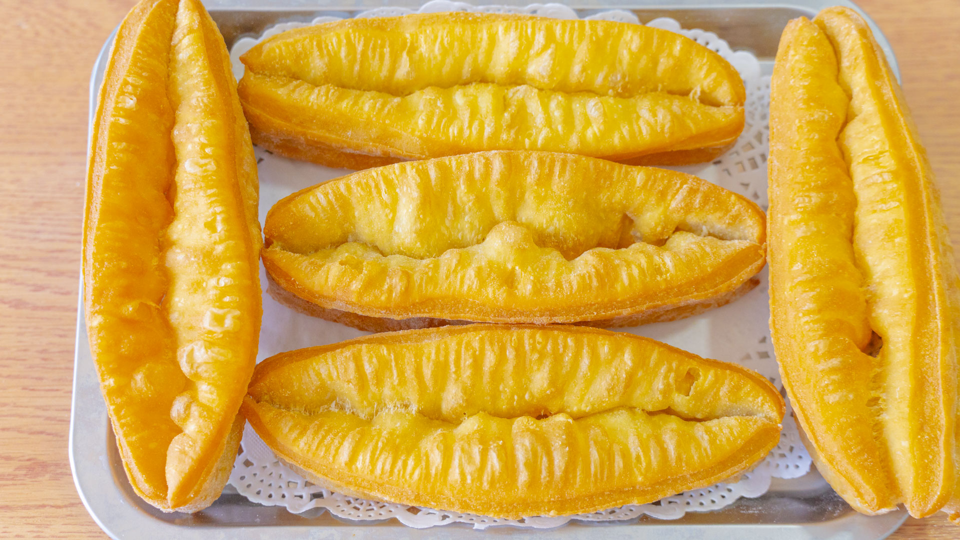 蓬松酥脆油条的家常做法,在家做油条香酥可口健康营养