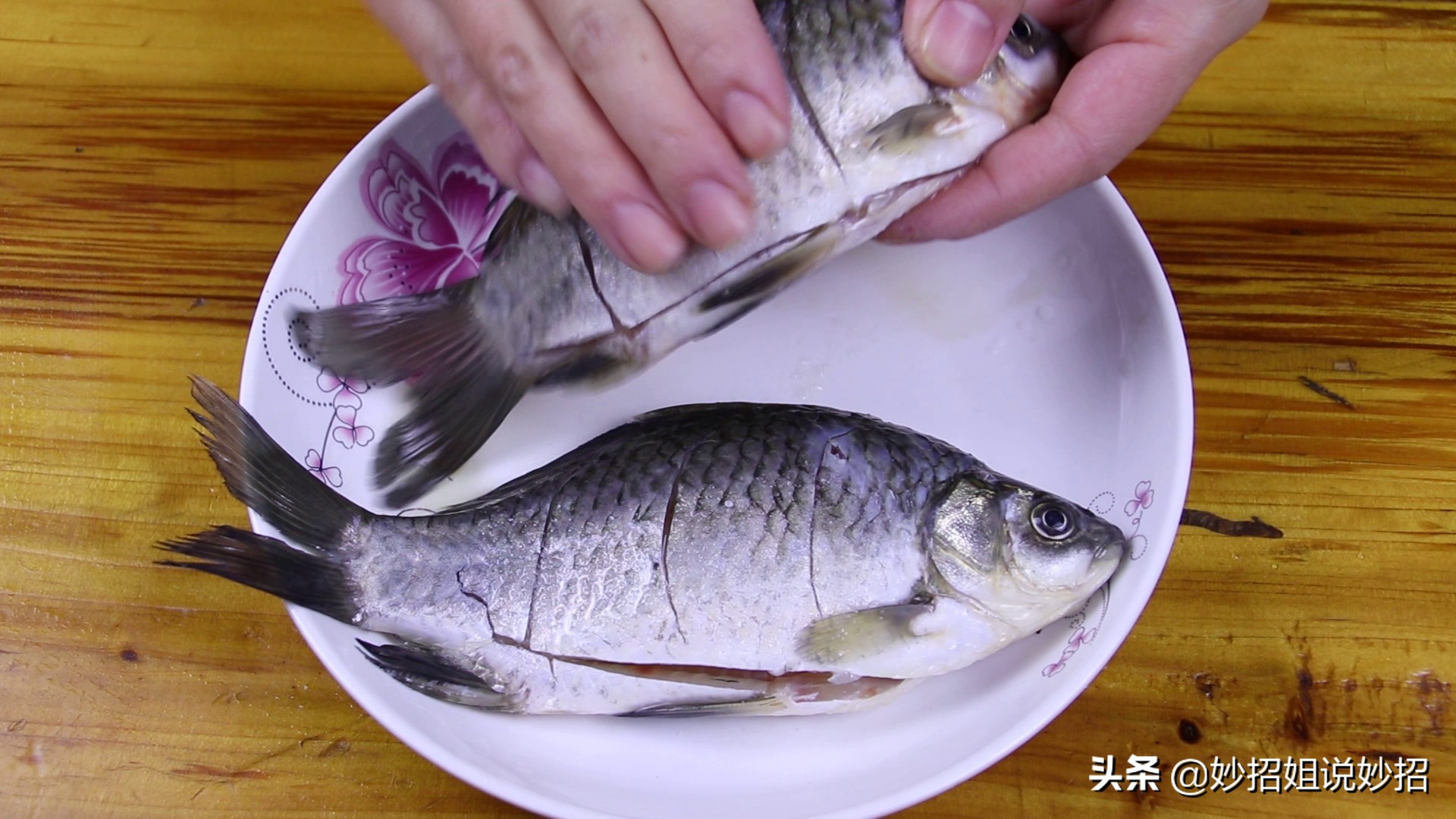 煎鱼煎不粘锅小秘诀,热油煎鱼还是冷油煎鱼不粘锅