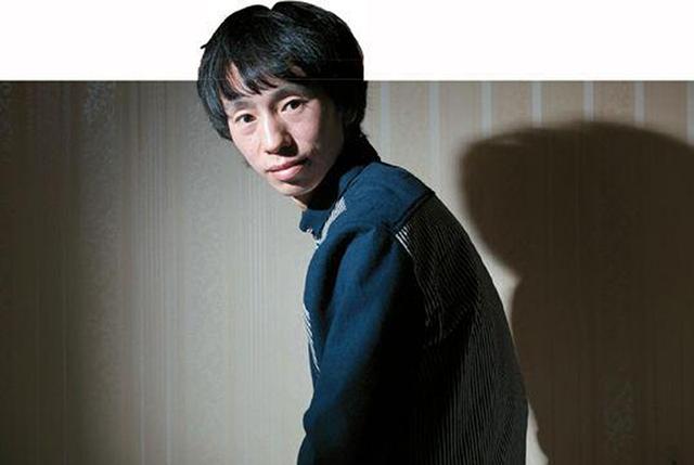 知名歌手患精神分裂，网红吃播博主去世，精神病和猝死已成当代年轻人最大威胁？