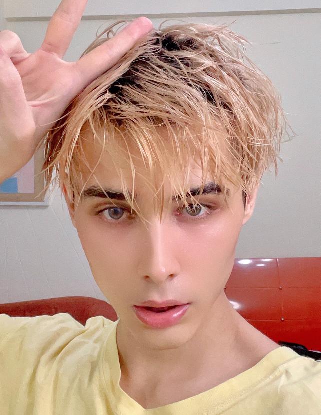 人间最清醒秀粉，《创4》米卡粉为利路修砸两万，笋丝表示要退还