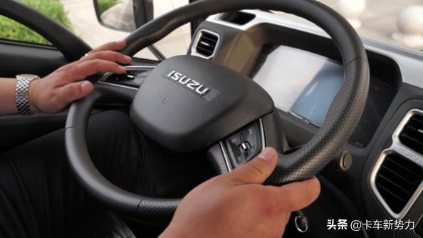 庆铃五十铃M600豪华版,庆铃m600和kv600哪个技术更好