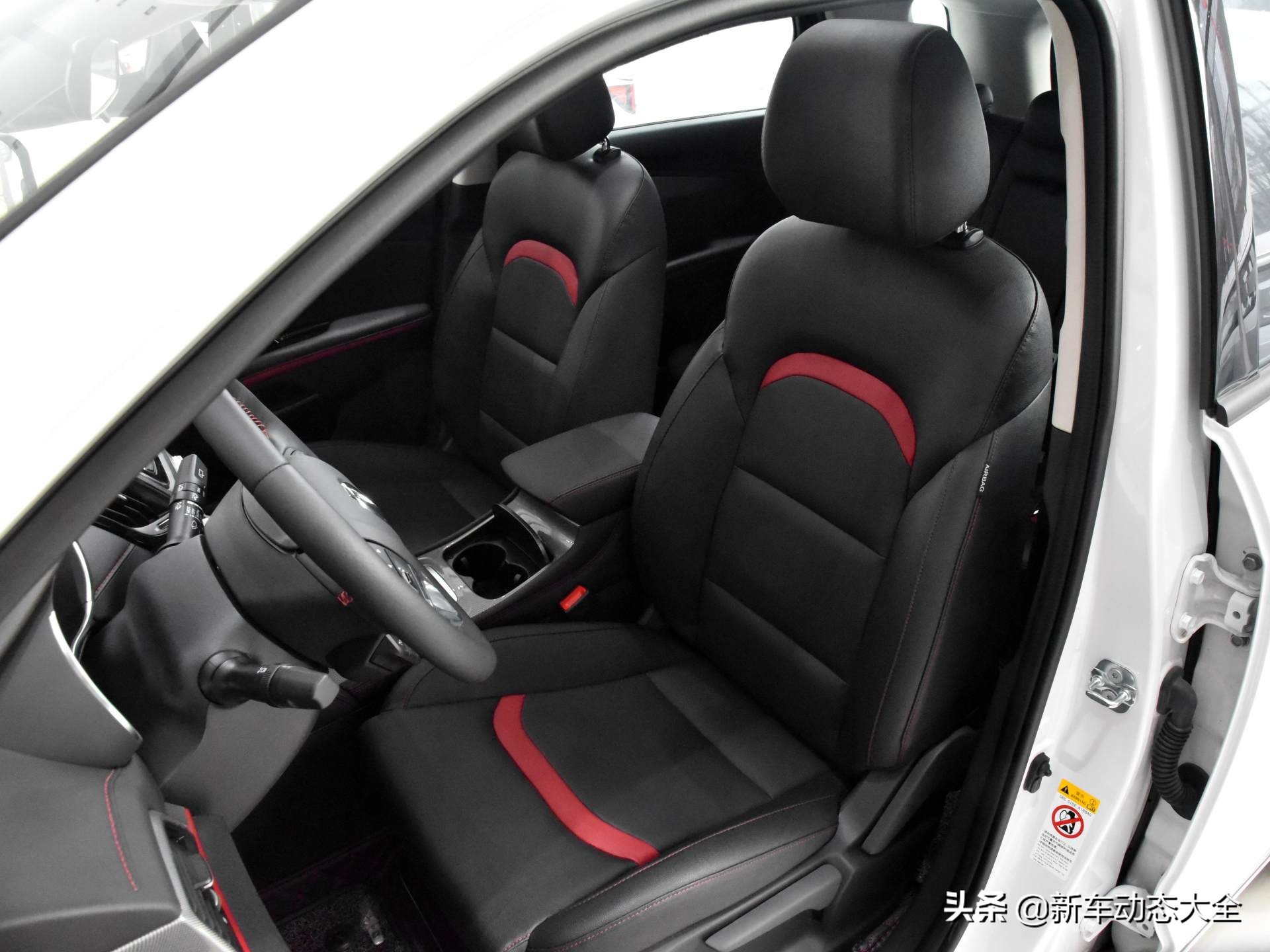 更低价配置不减,小巧好停车油耗低的自动挡SUV,实拍长安CS55