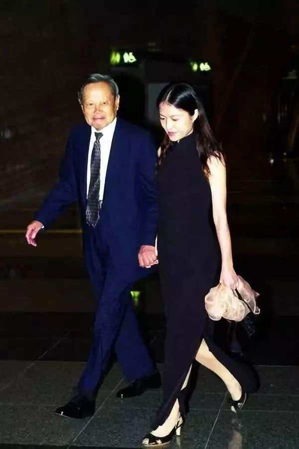 明玉海兰察怎么在一起,明玉我们约会吧