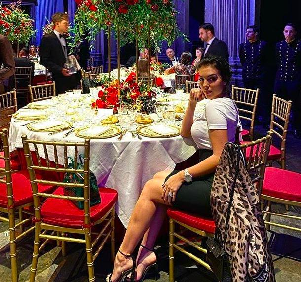 c罗与乔治娜乘坐游艇度假,乔治娜c罗甜蜜