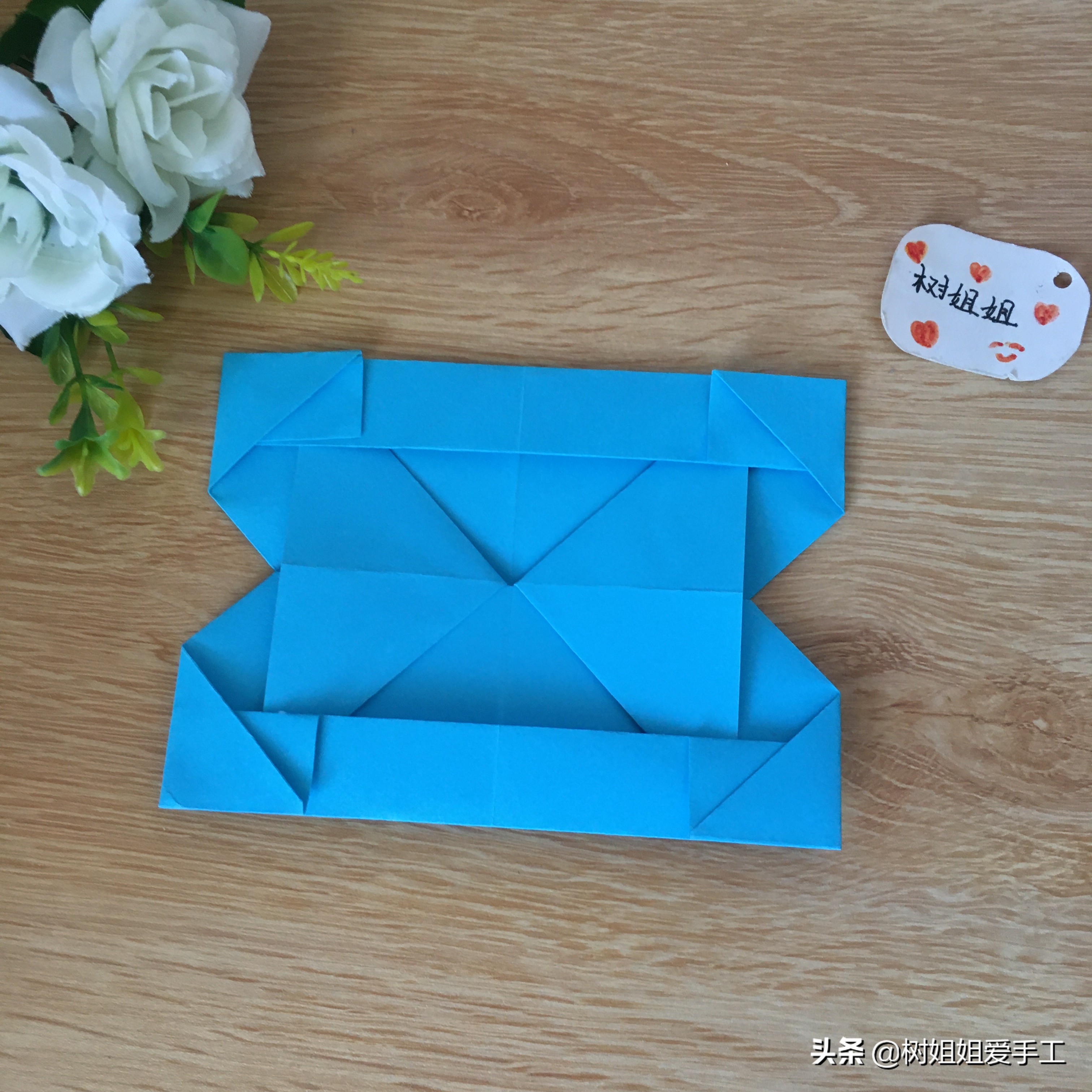 如何用正方形彩纸折相框,折纸折出来的东西可以当相框