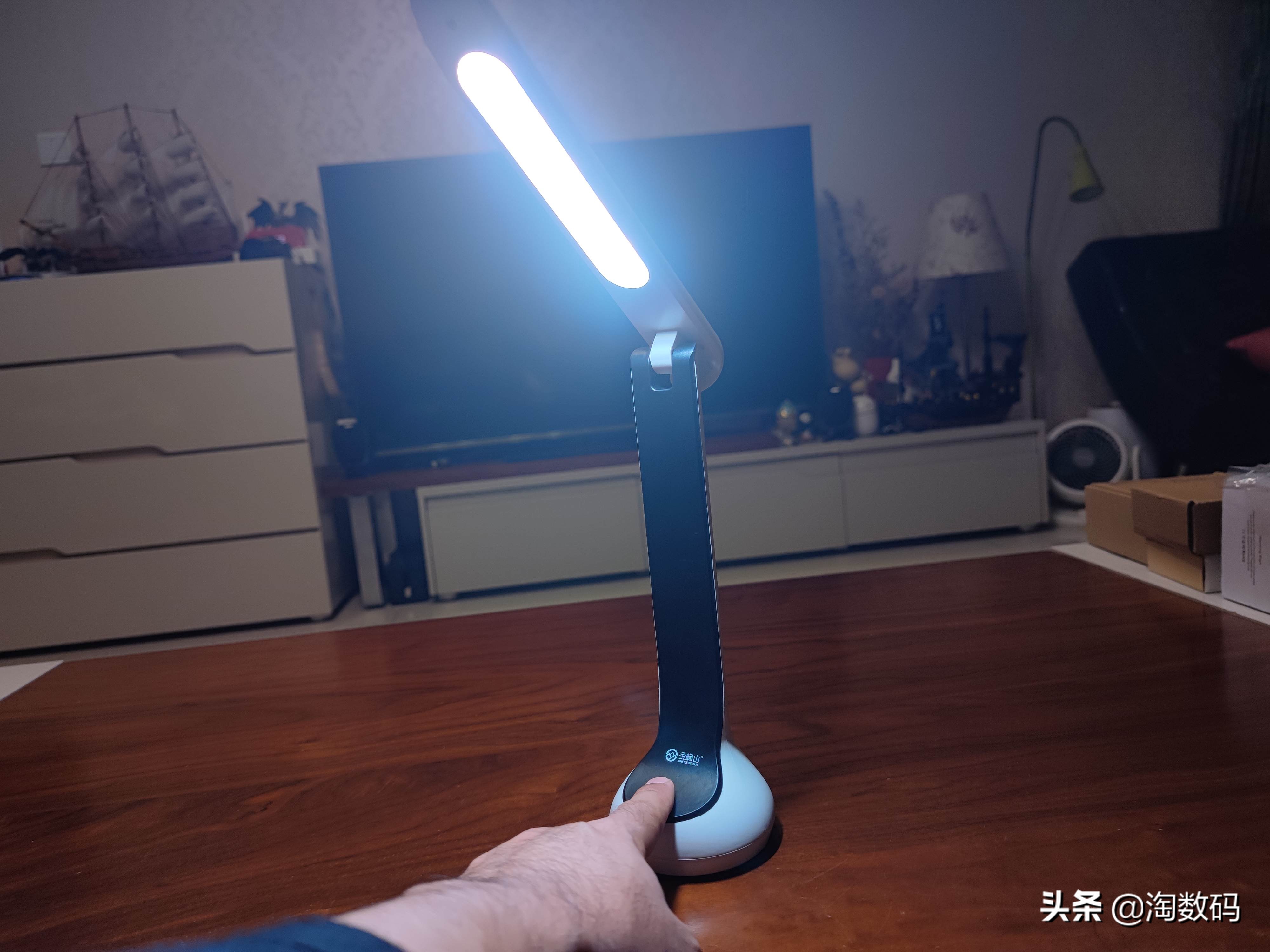 国货内卷无情：￥13块钱的3色温2400mAh充电式触控台灯开箱晒个单