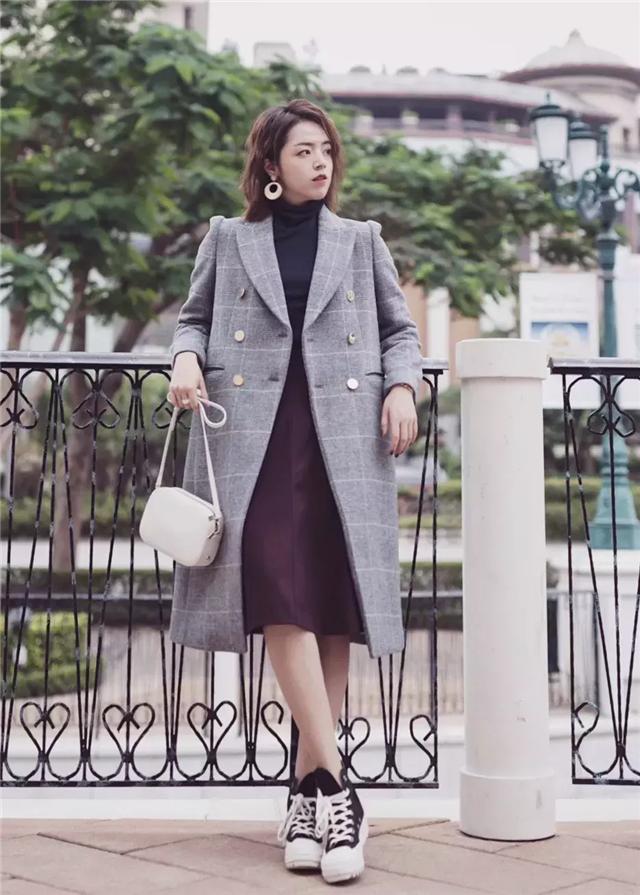 冬天来了卫衣怎么穿才好看,天冷了穿什么卫衣好看