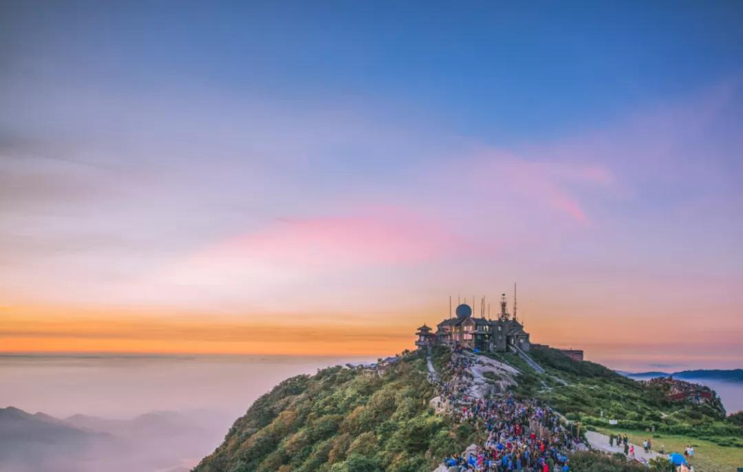 春天登山正确打开方式！这些藏在深处的秘境、美宿、茗茶在等着你！