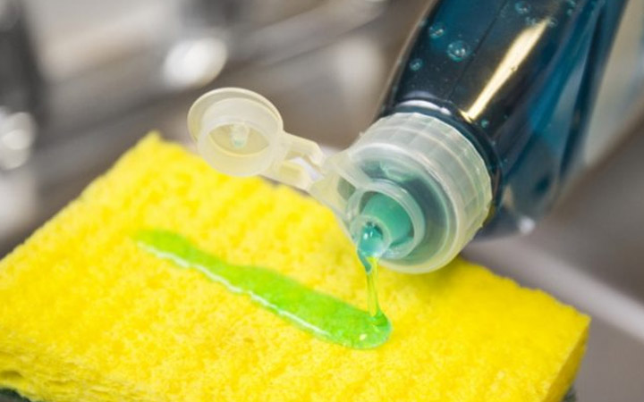 怎样消除眼睛部位的斑,5个技巧将帮助消除眼睛上的划痕