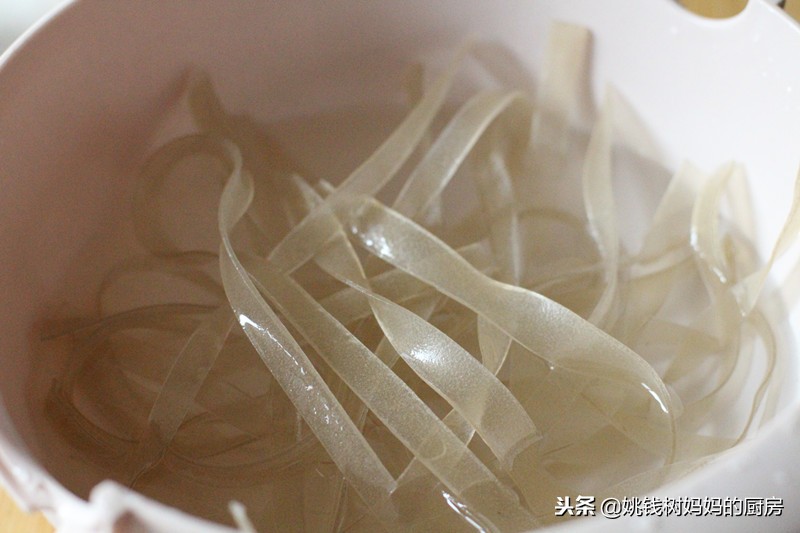 吃鱼补脑还是吃核桃补脑,吃鱼营养高还是猪肉营养好