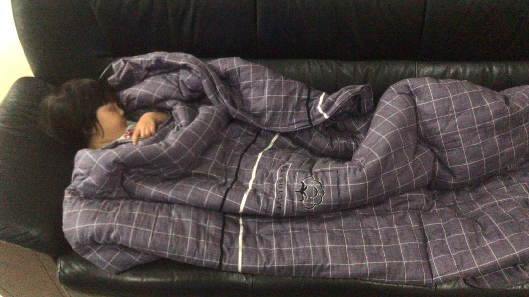 萌娃走丢来到派出所,萌娃走丢找警察小兵兵