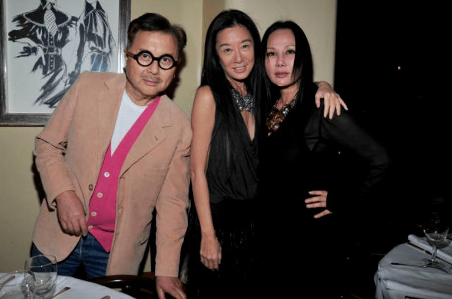 这个华人在美国被称作华人食神,80岁喜得子,老婆是美女还是硕士