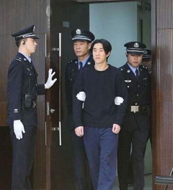 撤侨令后逐客令，成龙儿子房祖名被洗白，刘亦菲“卖人设”遭热议
