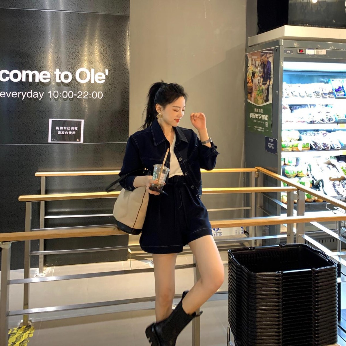 牛仔外套的n种搭配百搭又时髦,很潮的牛仔外套搭什么裤子好看