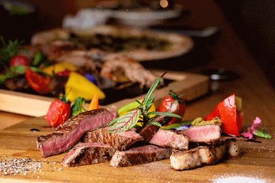 之心城这家餐厅堪称“西餐界CHANEL”，小姐姐们都抢着去