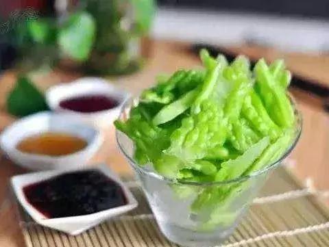 苦瓜虽然味苦,但它自苦而不以苦人,有君子之德焉!