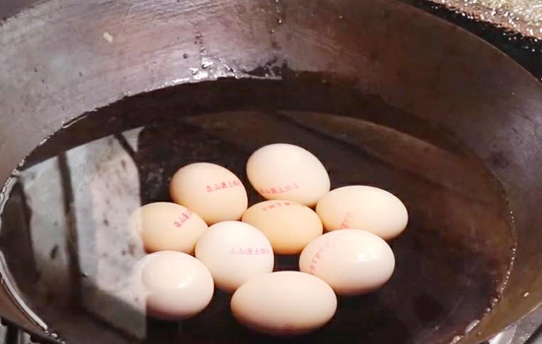 乡巴佬卤蛋的家常做法放味精吗,乡巴佬卤蛋怎么做蛋清劲道