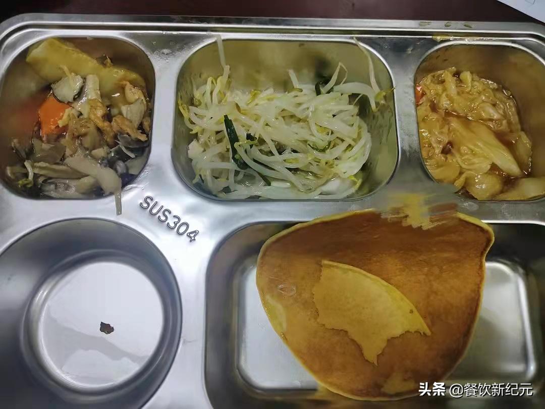何家劲谈剧组伙食,何家劲员工晒工厂伙食