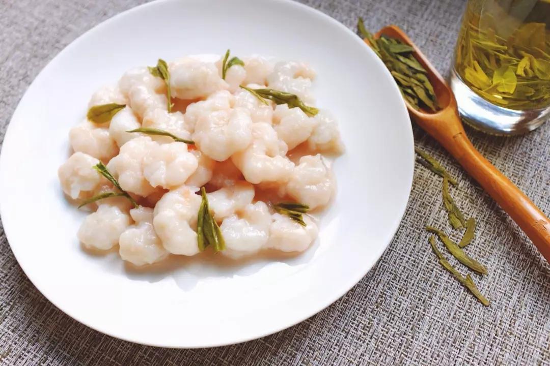 在家也能吃到的西湖名菜龙井虾仁,杭州湖滨好吃的龙井虾仁