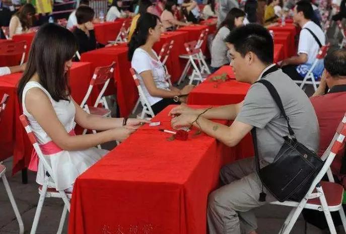 相亲男发200红包,相亲男发99.99红包