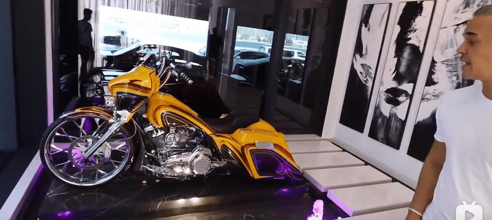 迪拜小哥豪宅,迪拜土豪哥卖劳斯莱斯