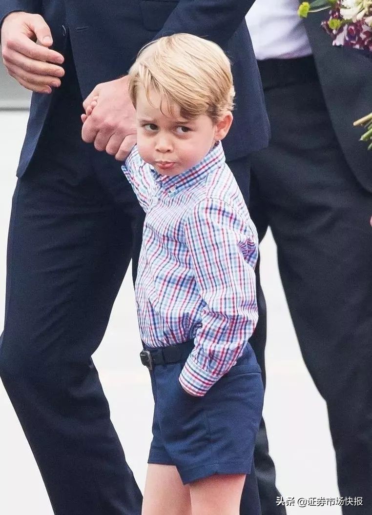 英国乔治小王子和女王,英国乔治小王子为什么不是继承人