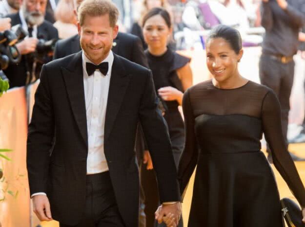 梅根跟她父亲关系为什么不好,梅根与父亲现在关系如何