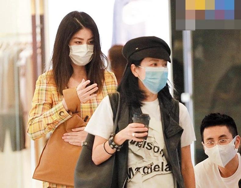 陈慧琳白连体裤出席活动,陈慧琳穿地摊衣服