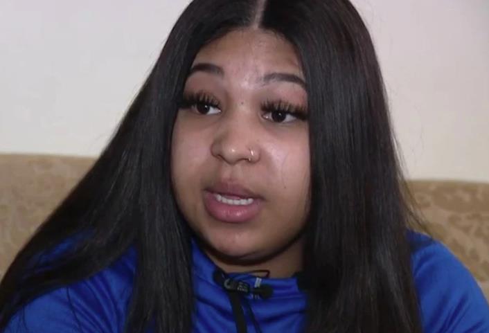 美女子飞机上睡着,醒来时发现邻座男子正在侵犯自己