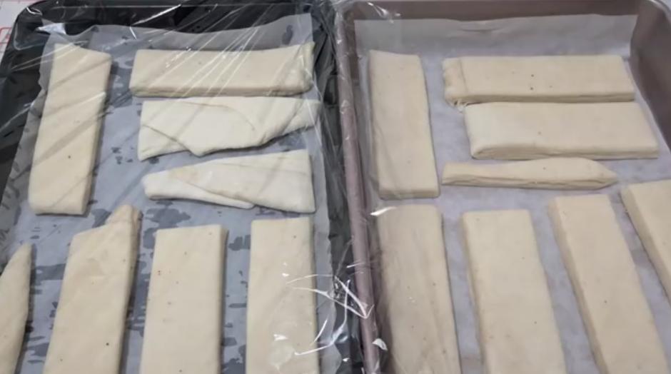 酥烧饼在家怎么做,想吃椒盐烧饼别买了教你在家做