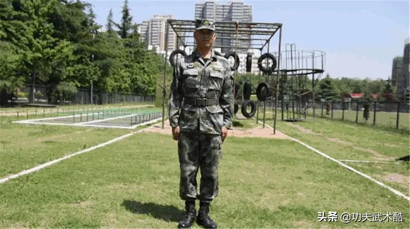 兵哥教你*首匕**格斗术(可用防身笔代替),招式简洁,刀刀击要害