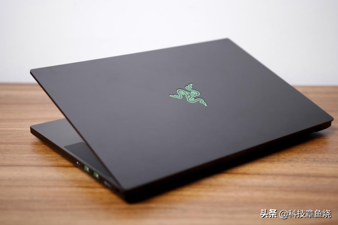 雷蛇razer灵刃15标准版2018,雷蛇灵刃15与macbookair