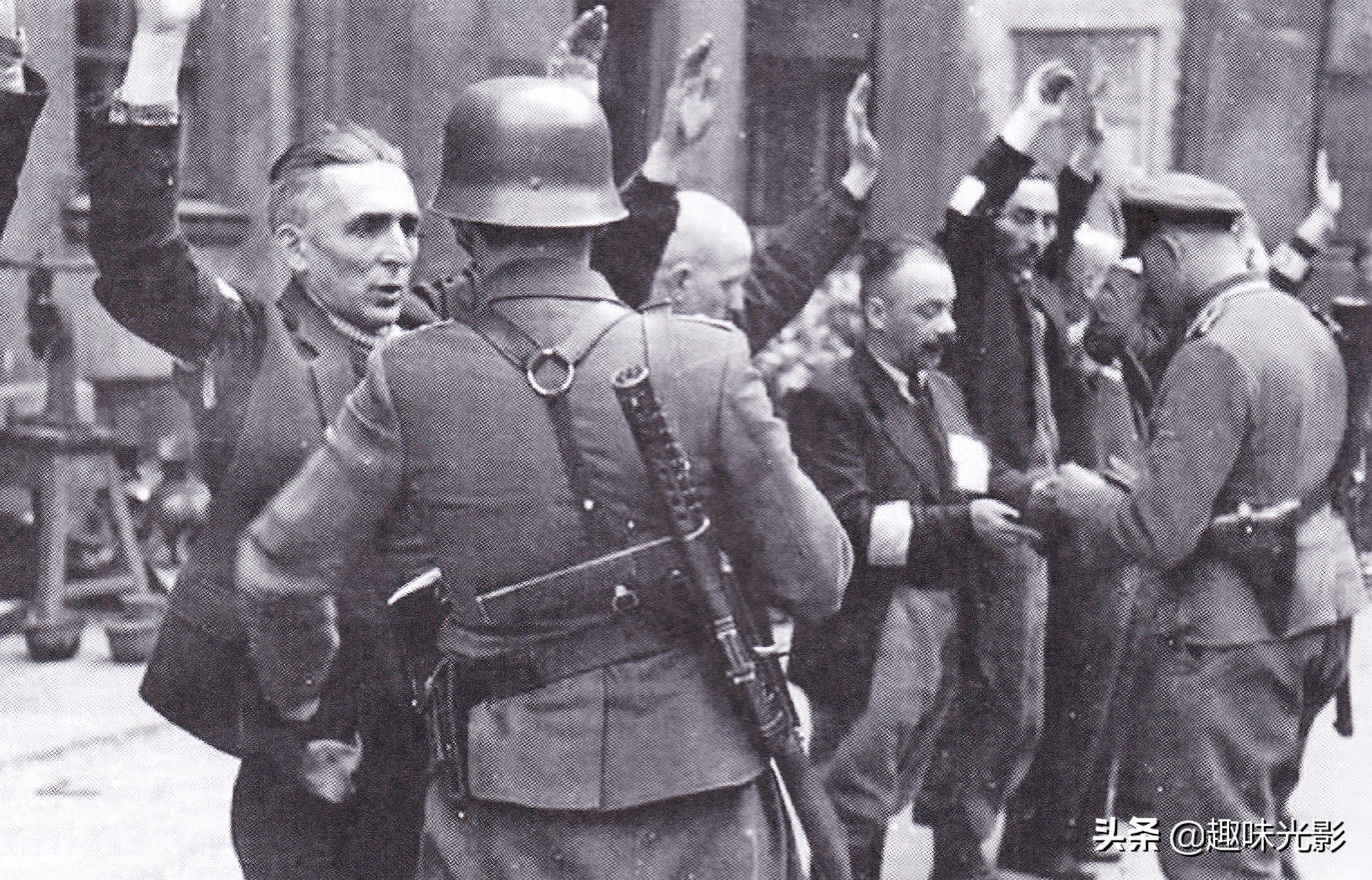 二战时期犹太人为什么被纳粹屠杀,犹太人在二战时期为什么会被杀戮